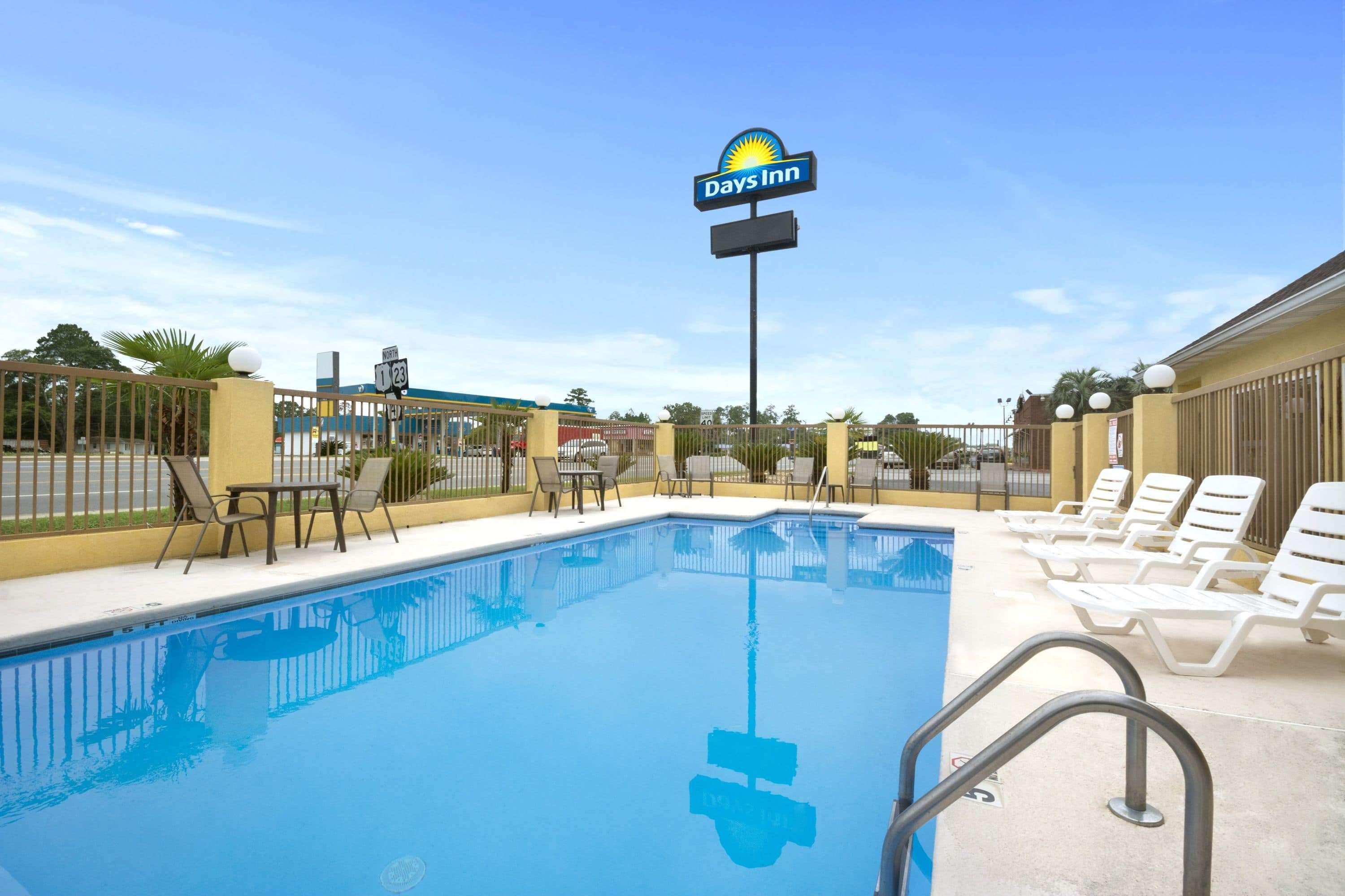 Days Inn By Wyndham Alma Eksteriør billede